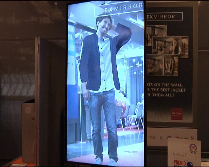 Camerino virtuale: adesso è possibile provare i vestiti in negozio grazie alla realtà aumentata