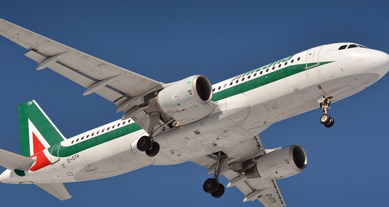 Decreto crescita, salviamo l’Alitalia… con le bollette
