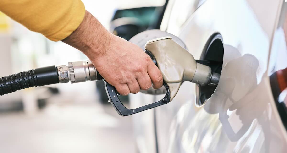 I 10 trucchi per consumare meno benzina