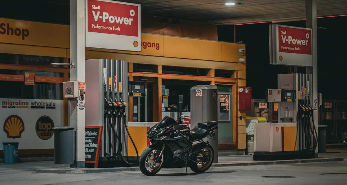 Come consumare meno benzina in moto? 5 consigli utili